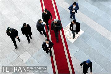 رونمایی از نقش برجسته سرباز هخامنشی با حضور شهردار تهران 1