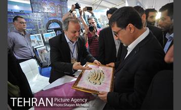 بازدید حسینی مکارم سرپرست شهرداری تهران ار نمایشگاه کتاب 42
