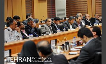 شوراى معاونین شهردار، شهرداران مناطق، مدیران عامل سازمان ها، شرکت ها و موسسات شهردارى تهران 18