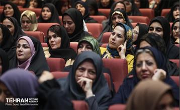 آیین گرامیداشت مقام شامخ معلم و تجلیل از معلمان نمونه منطقه ۱۷  1