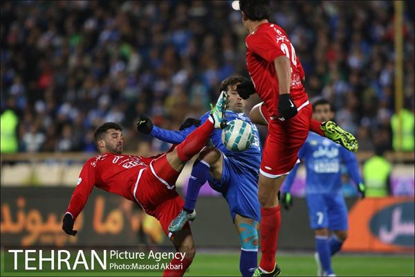 دیدار استقلال تهران و تراکتورسازی در لیگ برتر فوتبال 16
