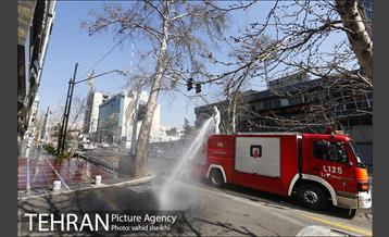 عملیات گسترده ضدعفونی خیابان ولیعصر (عج) توسط آتش نشانان تهران 25