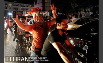 شادی مردم تهران پس از صعود تیم ملی فوتبال به جام جهانی 20