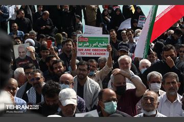 راهپیمایی نمازگزاران نماز جمعه تهران در اعتراض به حوادث اخیر