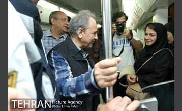 مترو سواری شهردار تهران به مناسبت روز جهانی بدون خودرو 13