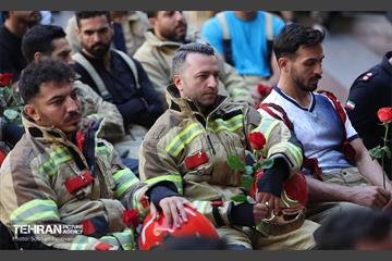 مسابقه پله‌نوردی آتش‌نشانان در برج میلاد 52