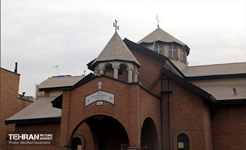 دیدار سخنگو شورای اسلامی شهر تهران با خانواده‌های شهدای ارامنه 17