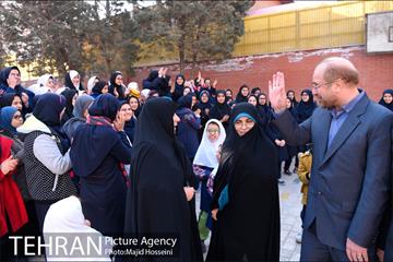 بازدید شهردار تهران از مدرسه استثنایی نظام مافی 12