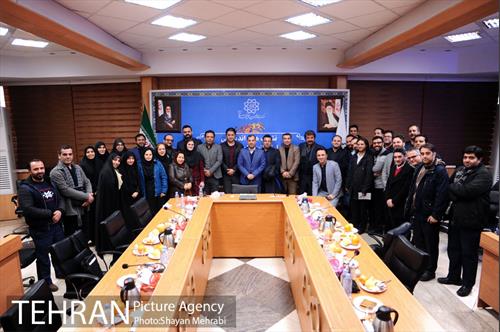 نشست صمیمانه رئیس مرکز ارتباطات شهرداری تهران با اصحاب رسانه 42