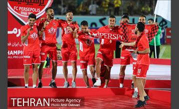 اهدای جام قهرمانی لیگ برتر به تیم پرسپولیس 6