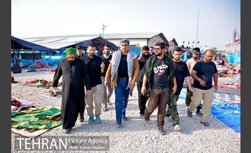 بازدید پیروز حناچی از موکب‌های مسیر نجف تا کربلا 25