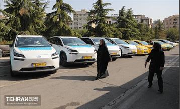 ایستگاه تاکسی بانوان در نمایشگاه زنان و تولید ملی 22