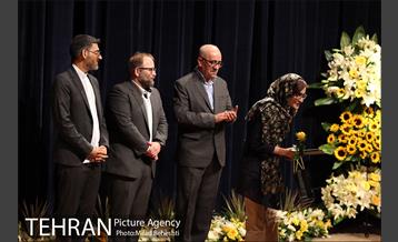 شانزدهمین جشن سالانه انجمن منتقدان و نویسندگان خانه تئاتر‎ 2