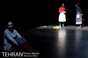 نمایش خانه‌اى در انتهاى خیابان بهار 3