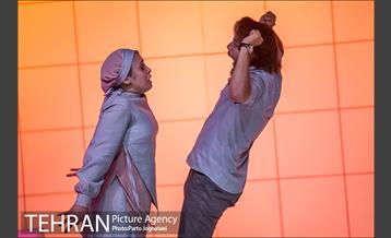 نمایش فقط چهل روزه بودم 11