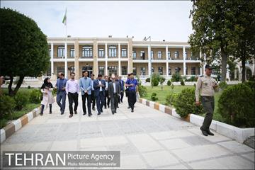 بازدید علی اعطا از موزه جنگ 2