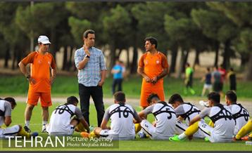 دیدار دوستانه نفت تهران - پاراگ