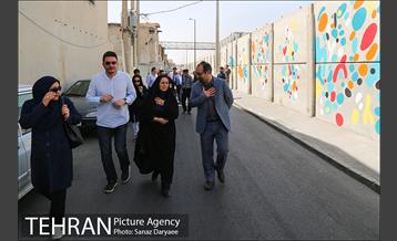 بازدید اعضا شورای شهر از دیوارنگاری جدار مترو خزانه 12