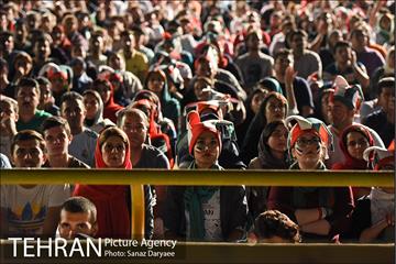 تماشای دیدار تیم‌های ملی ایران و پرتقال در استادیوم آزادی 19