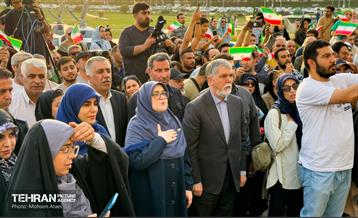 اجرای ارکستر سمفونیک تهران در میدان آزادی 13