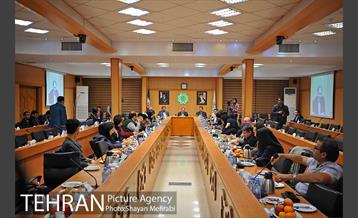 نشست صمیمانه دکتر نجفی با خبرنگاران حوزه شهری 5