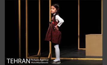 نمایش من خیال تو نیستم‎ 8