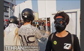 پرفورمنس " مرگ تصادفی " در چهارراه ولی عصر (عج) 2