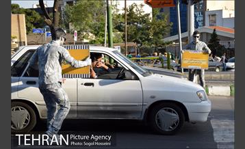 آموزش فرهنگ ترافیک توسط بچه های سندرم دان 6