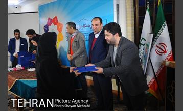 تقدیر از همکاران نویسنده و رونمایى از دوهفته نامه همگامان 25