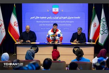 نشست مدیران شهرداری تهران با رئیس جمعیت هلال احمر 52