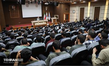 نشست صمیمانه شهردار تهران با مسئولین پایگاههای بسیج دانشجویی تهران 23