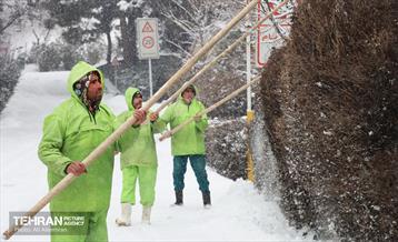 عملیات برف‌روبی در منطقه چهار