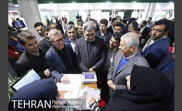 بازدید شهردار از بیستمین نمایشگاه دستاوردهای پژوهش، فناوری و فن بازار 12