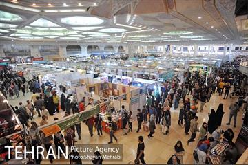 بازدید حسینی مکارم سرپرست شهرداری تهران ار نمایشگاه کتاب 9