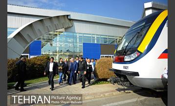 بازدید معاون علمی و فناوری رییس جمهور از نمایشگاه مترو  21