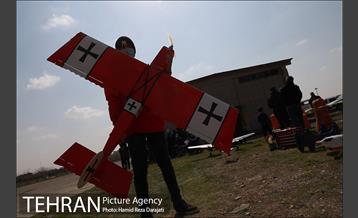 پرواز مدل ها بر فراز آسمان پایتخت 35