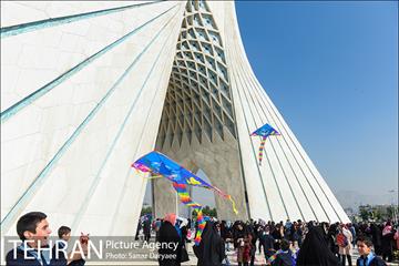 همایش زنگ تحرک و جشنواره بادبادک ها در میدان آزادی 18