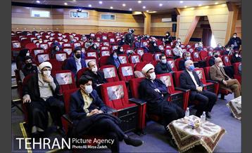 آیین تجلیل از سه چهره برنامه فصل رویش 8