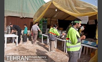 خدمات رسانی نیرو های خادم الحسین (ع) در کربلا 8