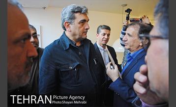 کتابگردی پیروز حناچی سرپرست شهرداری تهران در روز کتاب 32