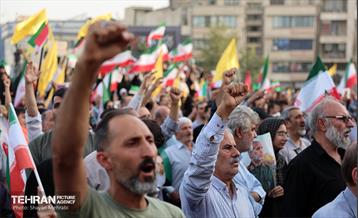 اجتماع مردمی در حمایت و تشکر از نیروهای مسلح در میدان انقلاب 35