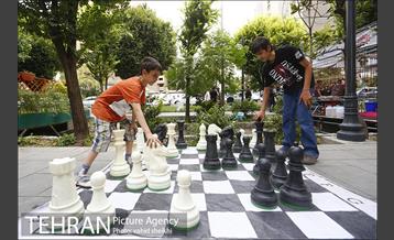 گذر فرهنگی هنری پنجشنبه های بلوار کشاورز 12