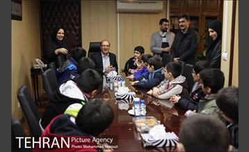 دیدار بچه های باغچه بان با شهردار منطقه شش 18