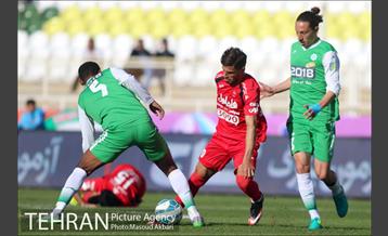 دیدار تیم های فوتبال ماشین سازی و پرسپولیس
