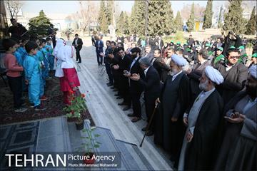 غرس نهال در بوستان بهاران 5