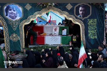 تشییع پیکر ۱۰۰ شهید مردمی و مدافع امنیت در تهران 3