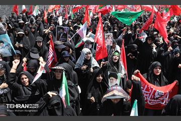 اقامه نماز بر پیکر آقای شهید ایران - 1 3