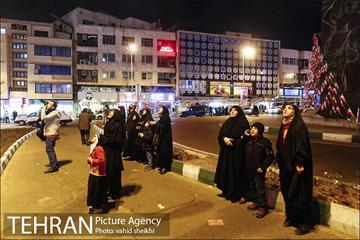 نور افشانی در میدان انقلاب بمناسبت 22 بهمن 1