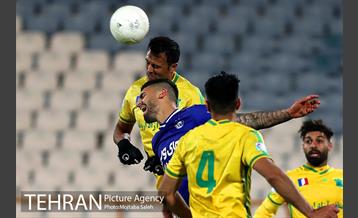 دیدار تیم‌های فوتبال استقلال و صنعت نفت آبادان  41