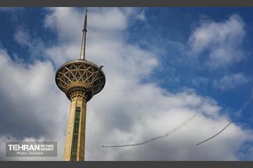 مانور ویژه هواپیماهای فوق سبک بر فراز برج میلاد 14